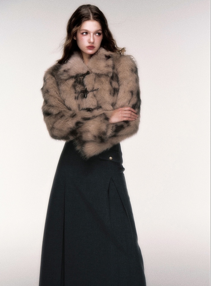 Short leopard faux fur horn buckle coat