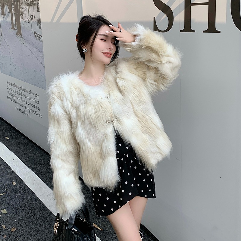 Short elmo coat imitation of fox fur overcoat for women