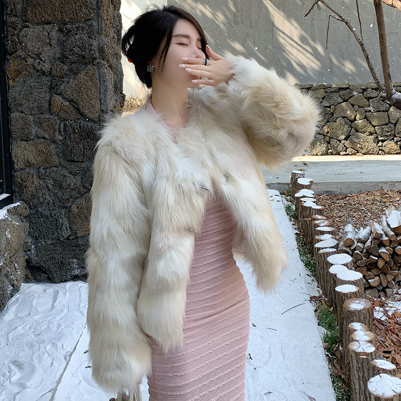 Short elmo coat imitation of fox fur overcoat for women