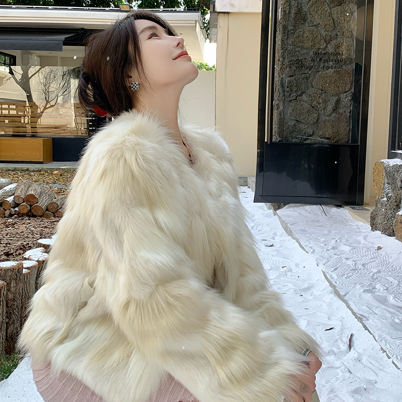 Short elmo coat imitation of fox fur overcoat for women