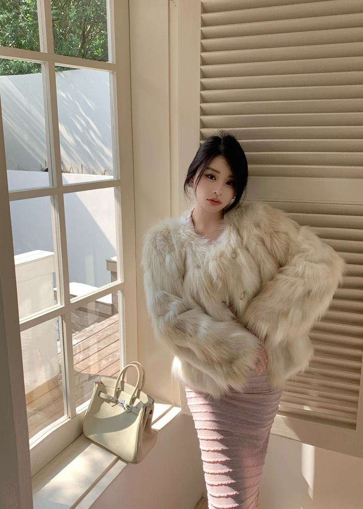 Short elmo coat imitation of fox fur overcoat for women