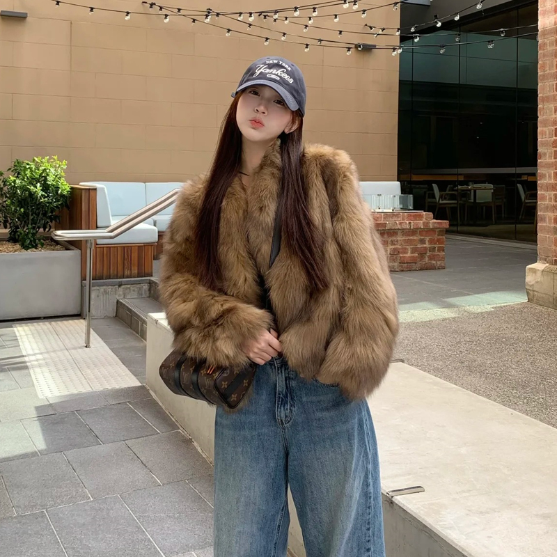 Short fox fur coat V-neck fur coat for women