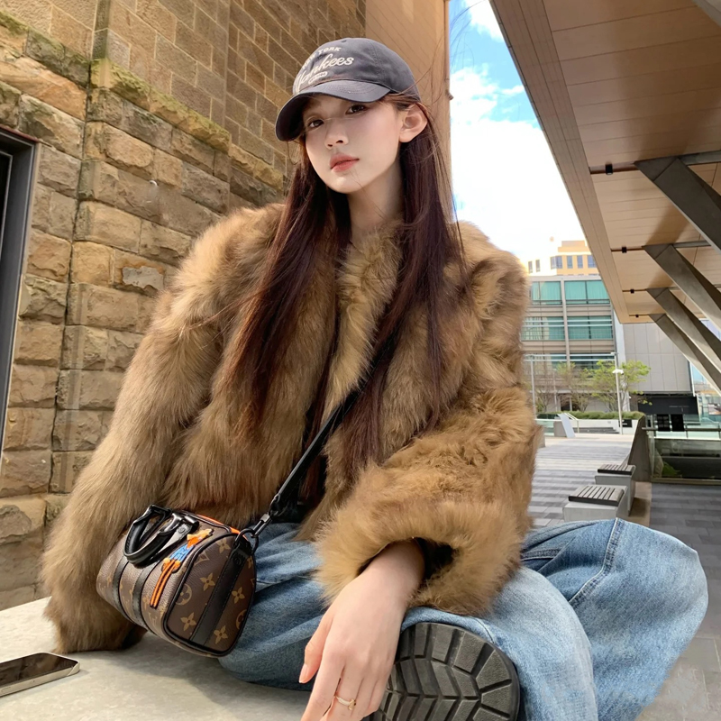 Short fox fur coat V-neck fur coat for women