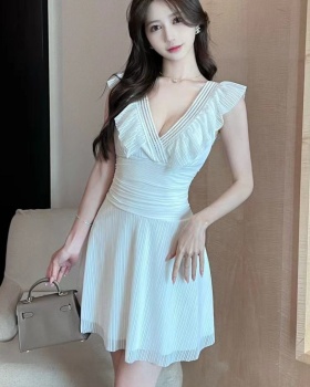 Lotus leaf edges sleeve V-neck temperament slim dress