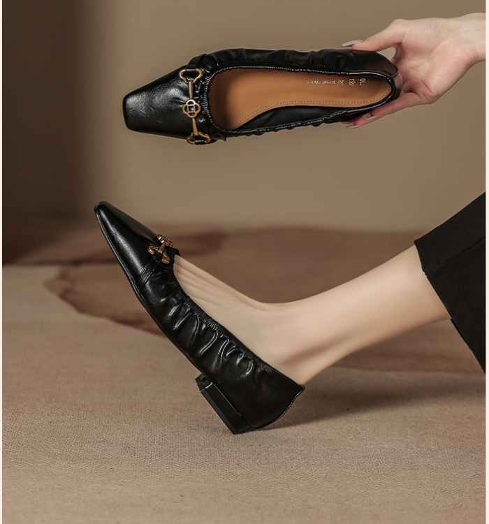 Low metal decoration elasticity buff black shoes for women