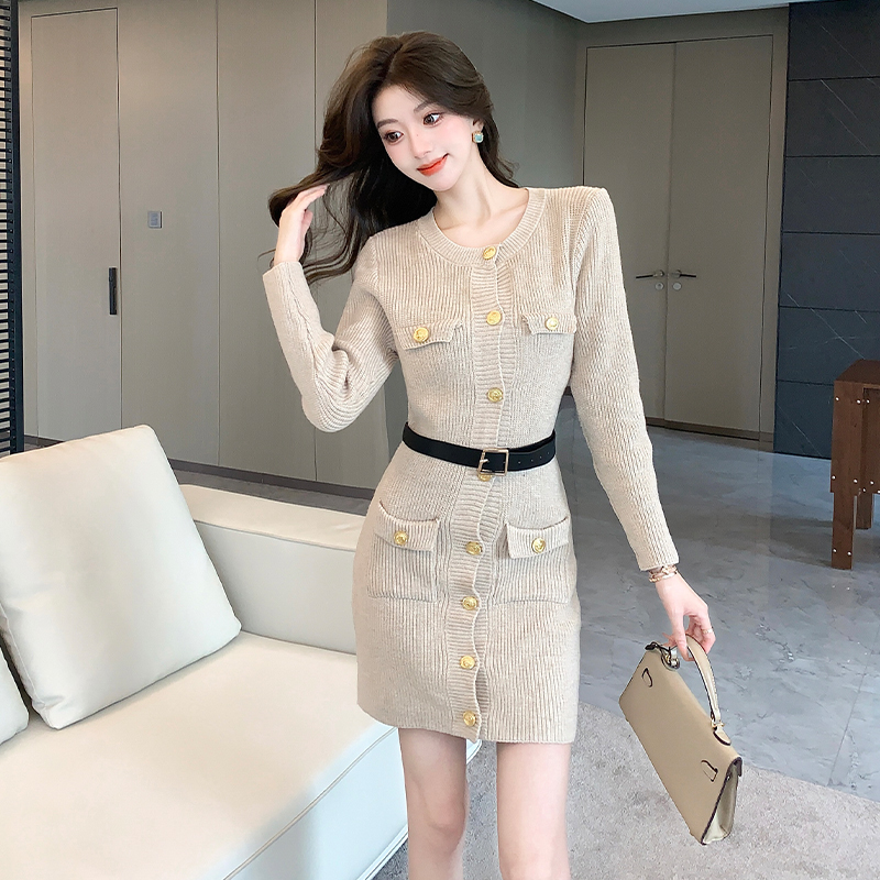 Small fellow temperament sweater fashion dress