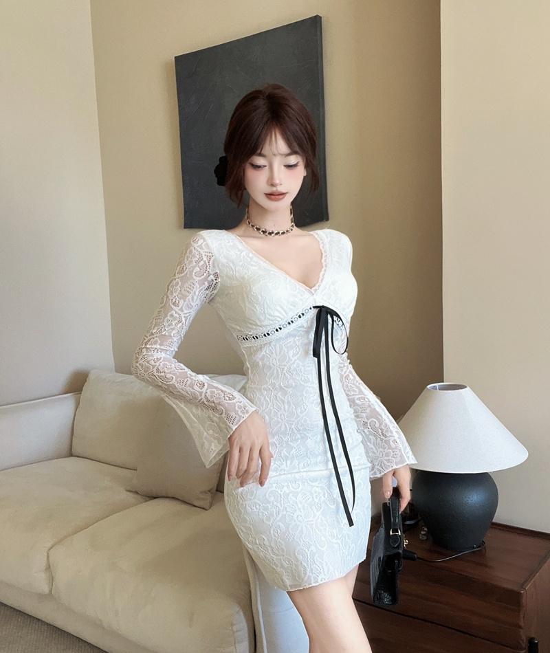 V-neck trumpet sleeves T-back long sleeve dress for women