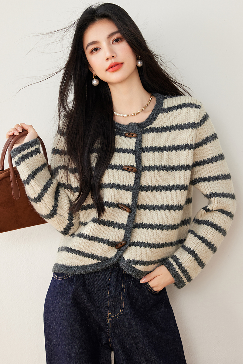 Mixed colors V-neck tops stripe knitted sweater for women