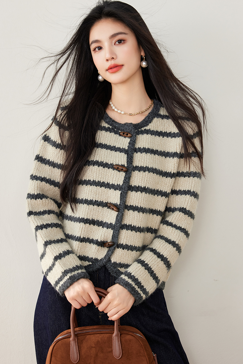 Mixed colors V-neck tops stripe knitted sweater for women