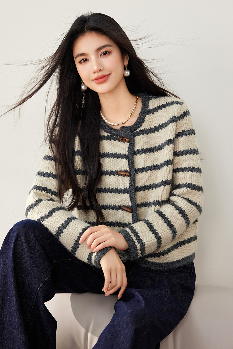 Mixed colors V-neck tops stripe knitted sweater for women