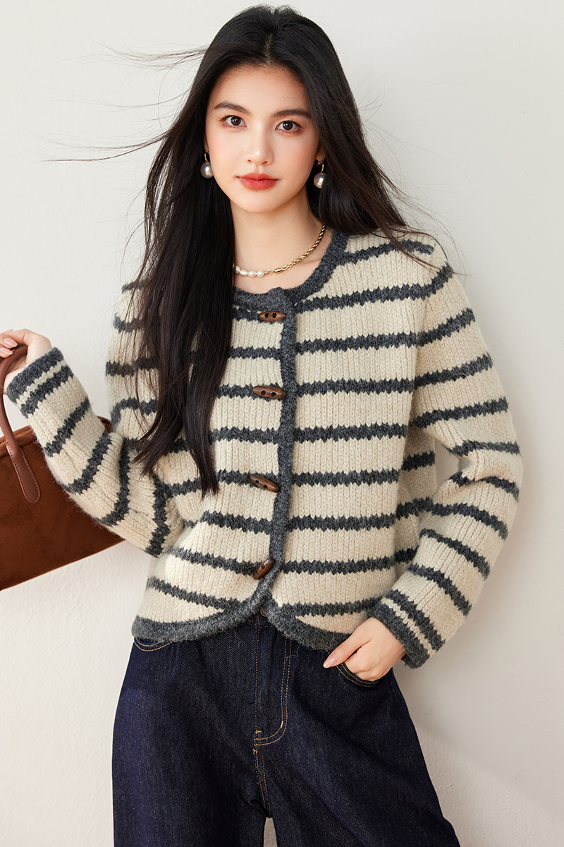 Mixed colors V-neck tops stripe knitted sweater for women