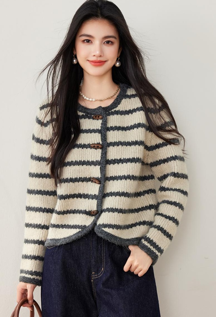 Mixed colors V-neck tops stripe knitted sweater for women