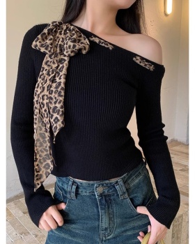 Lazy sloping shoulder autumn and winter sweater for women