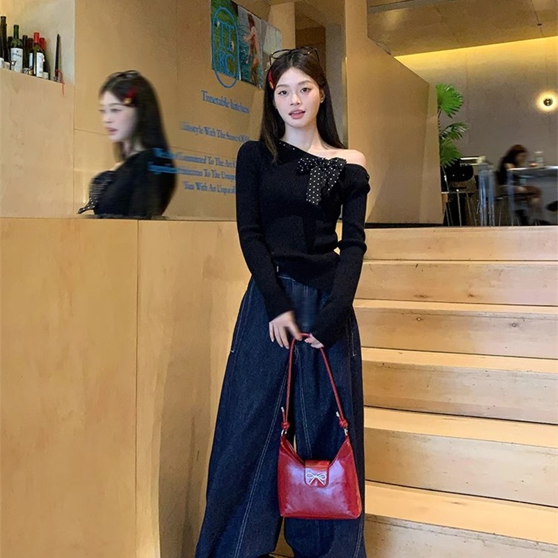 Sloping shoulder black sweater lazy tops for women