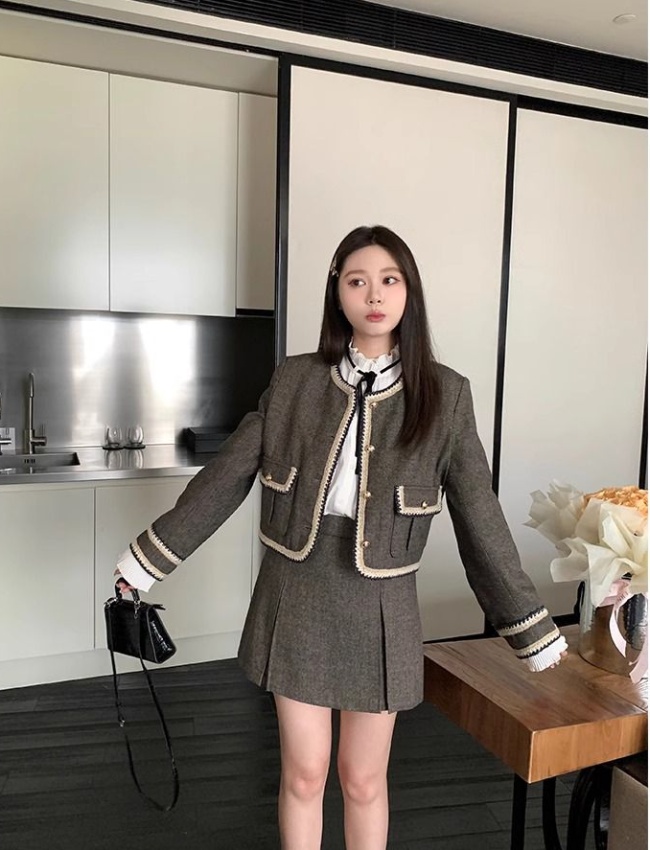 Show young chanelstyle maiden retro jacket