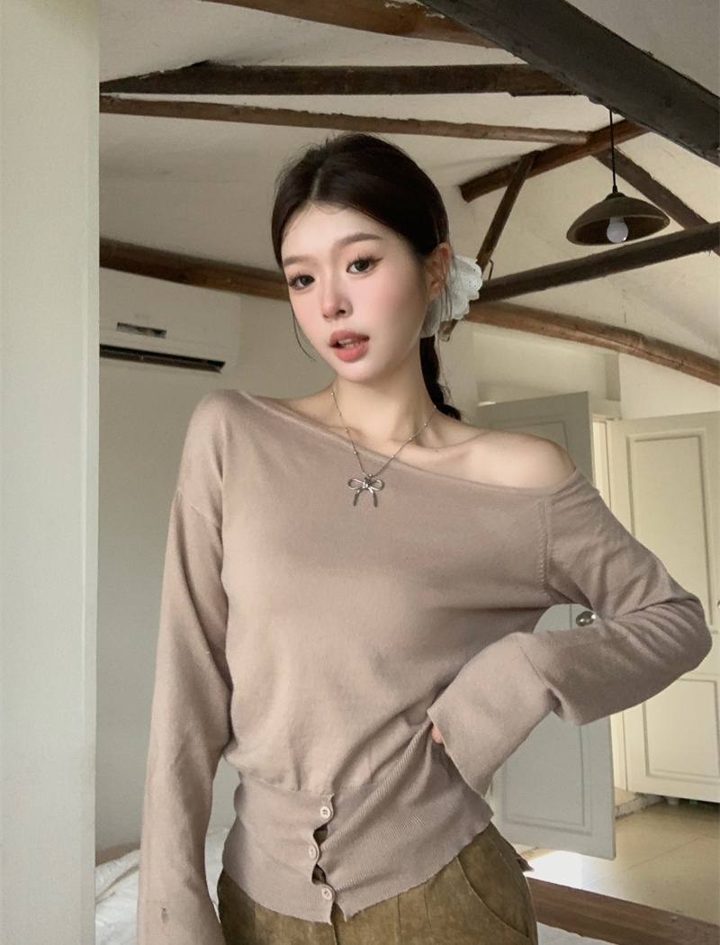 Oblique collar sexy enticement thin sweater