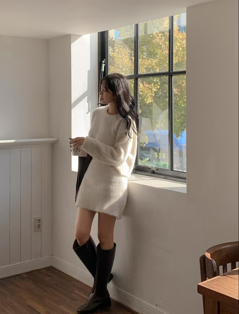 Korean style package hip skirt temperament round neck sweater