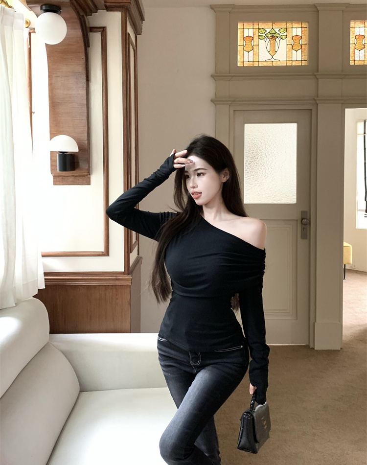 Irregular bottoming shirt sloping shoulder tops for women