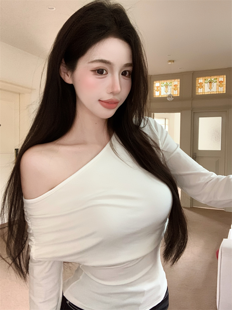 Irregular bottoming shirt sloping shoulder tops for women