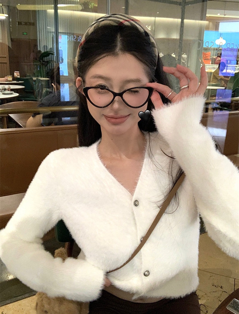 Loose autumn and winter short coat tender knitted sweater