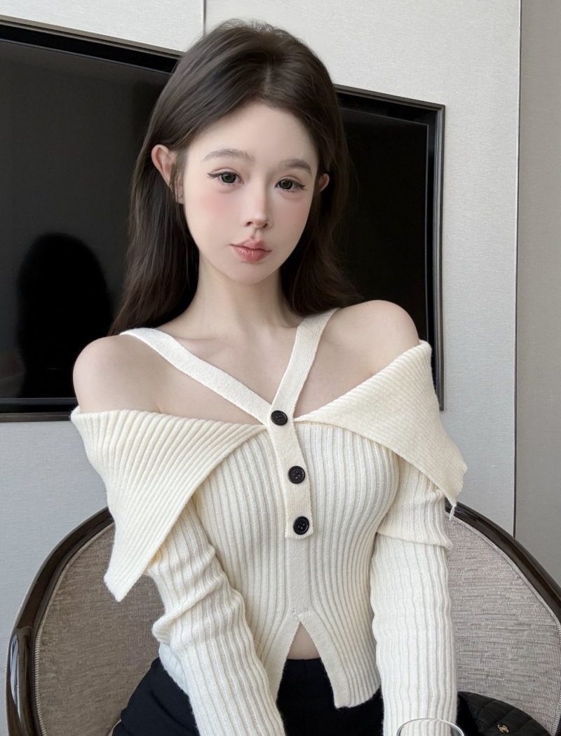 Knitted halter sweater short flat shoulder bottoming shirt