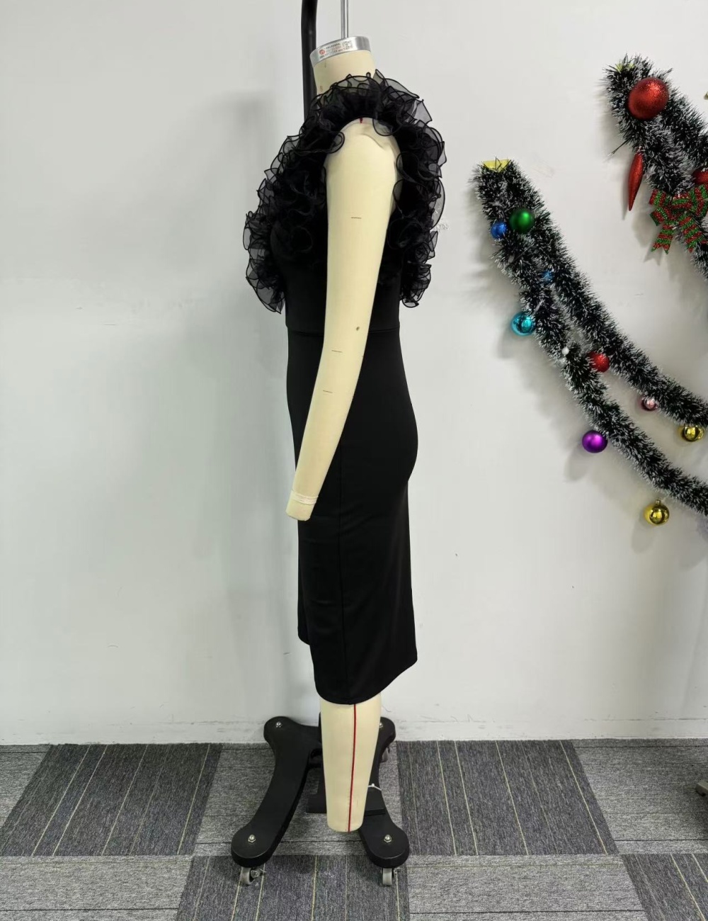 V-neck splice elasticity package hip tight wood ear dress