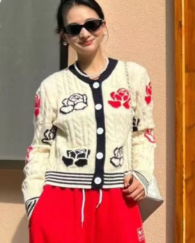 Chanelstyle flowers round neck sweater for women