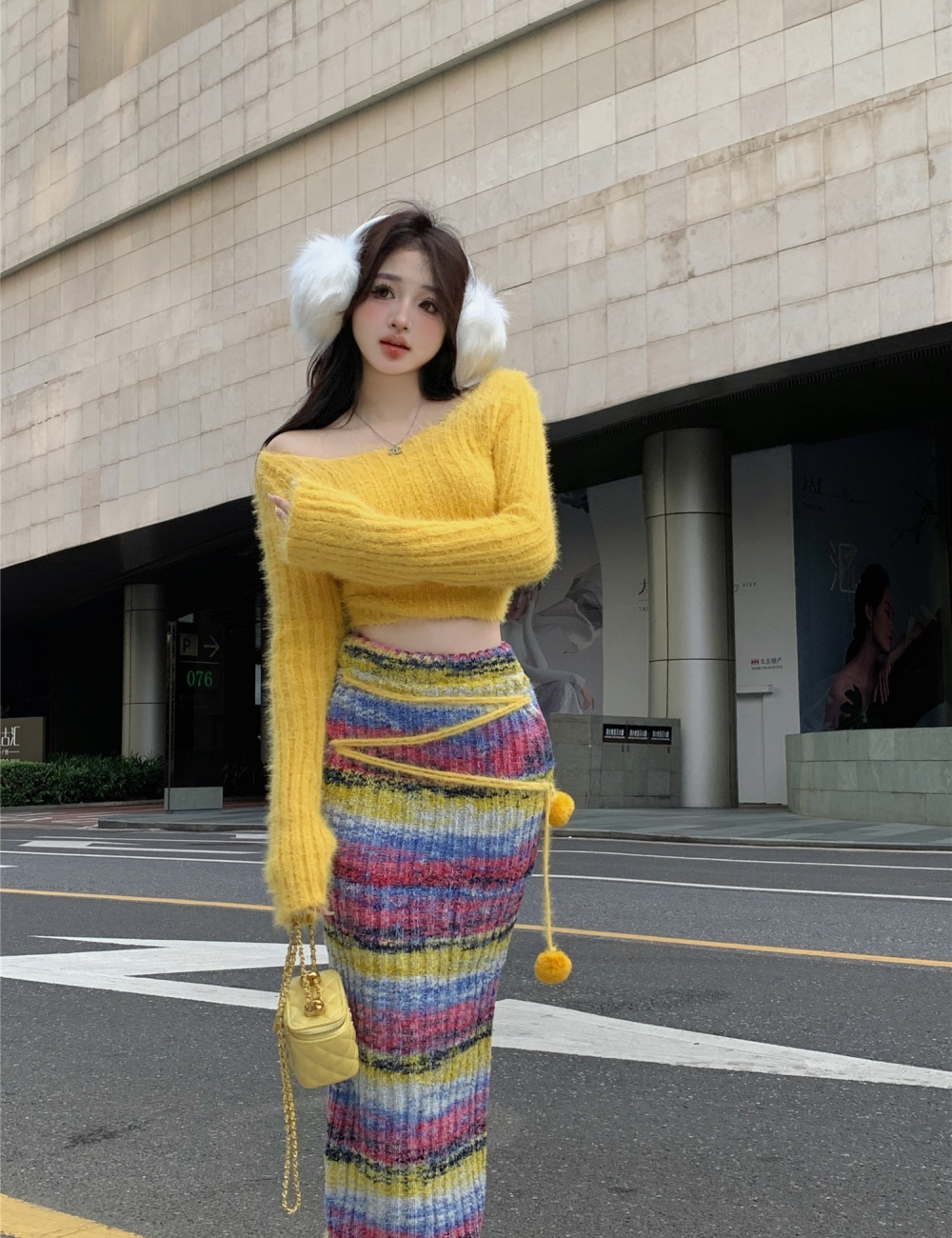 Earth-yellow painting skirt plush sweater a set