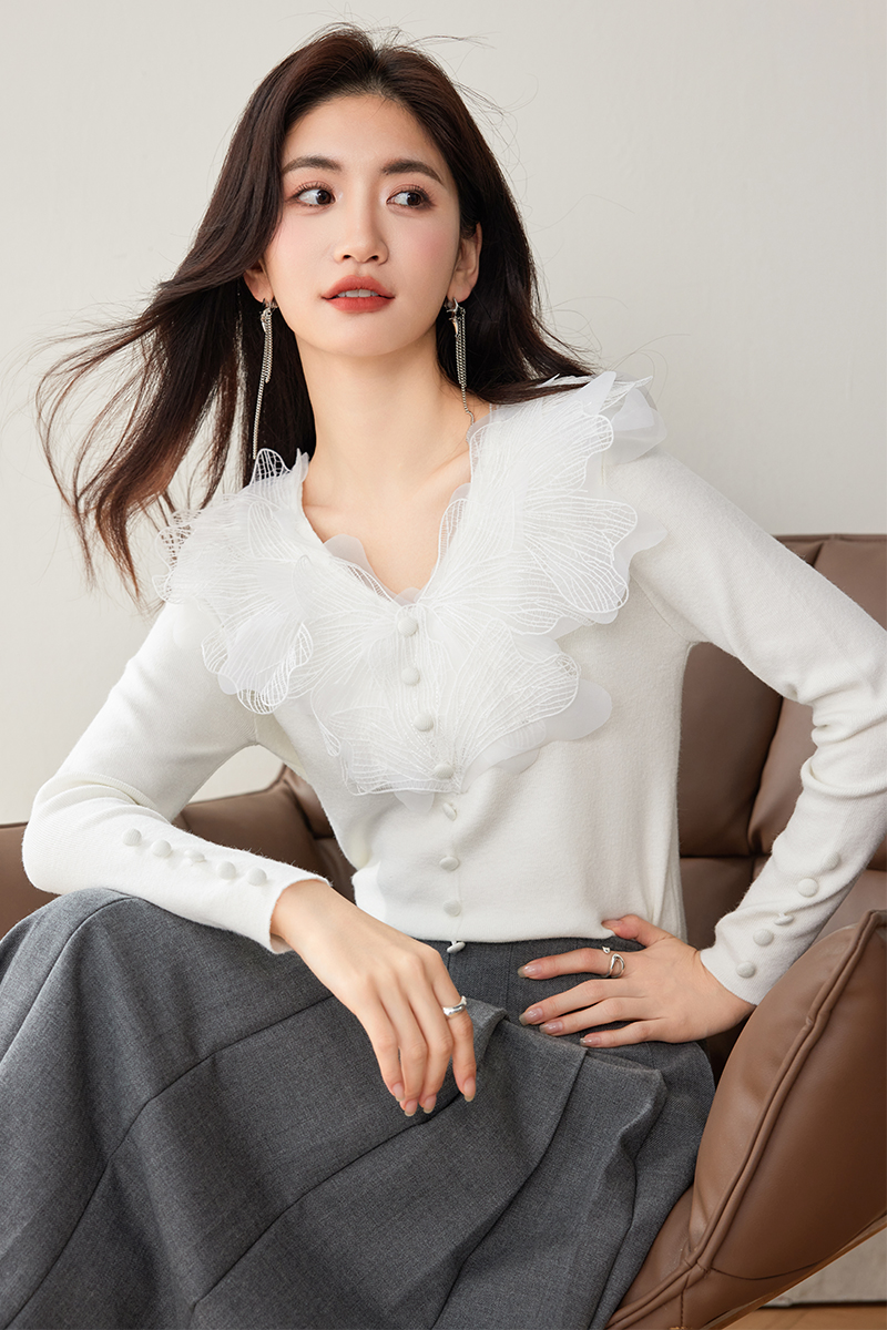 Pinched waist lace sweater bottoming tops for women