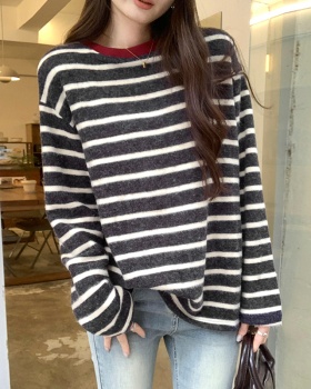 Long sleeve tops wears outside T-shirt for women