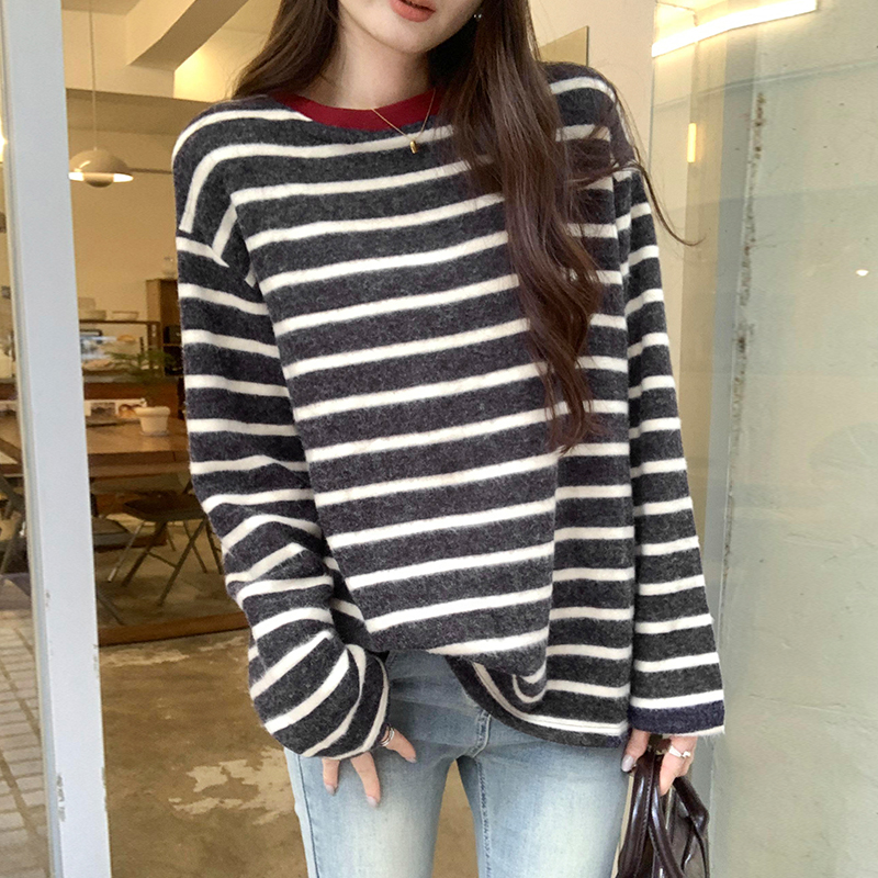 Long sleeve tops wears outside T-shirt for women