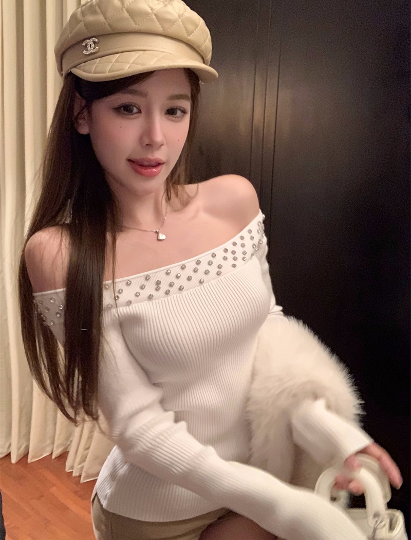 Short flat shoulder tops long sleeve white sweater for women