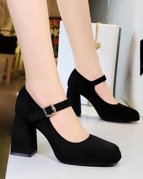 Thick broadcloth platform square head low shoes