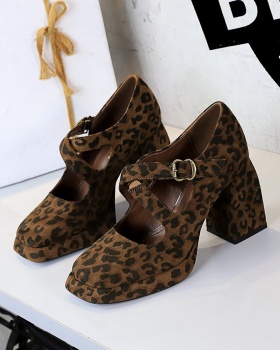 Low square head shoes cross platform for women