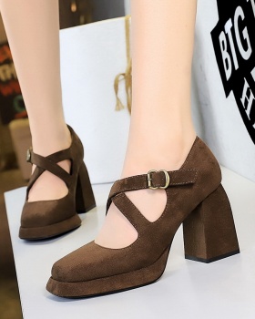 Thick broadcloth platform low cross shoes for women