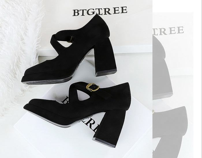 Thick broadcloth platform low cross shoes for women