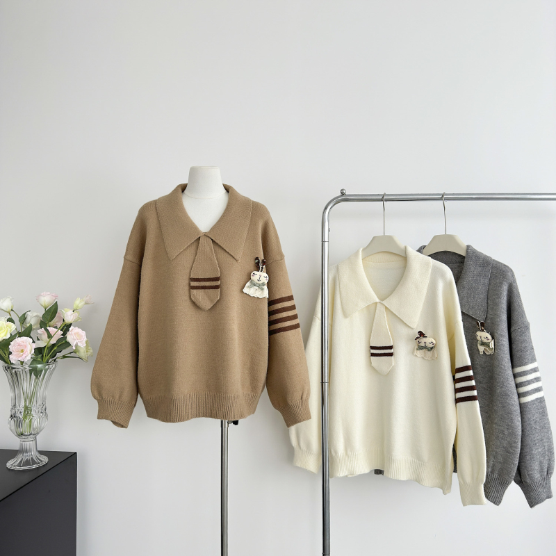 Pullover college style large yard loose sweater for women