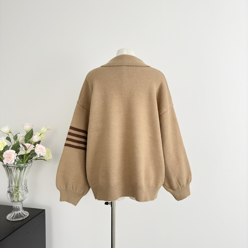 Pullover college style large yard loose sweater for women