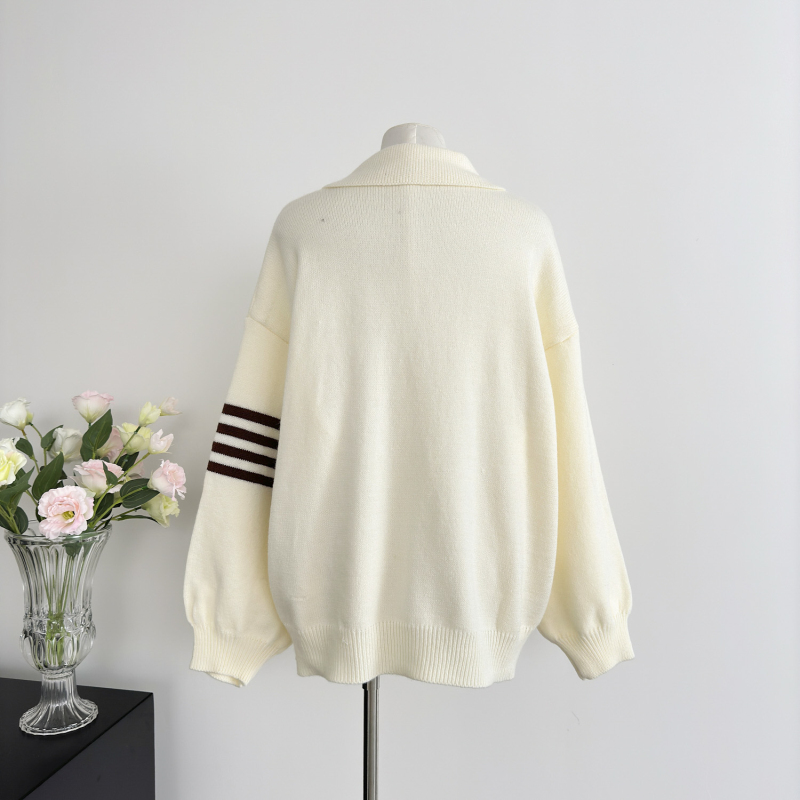 Pullover college style large yard loose sweater for women