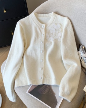 Simple knitted cardigan wears outside tops for women