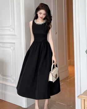 Long sleeveless black big skirt dress for women