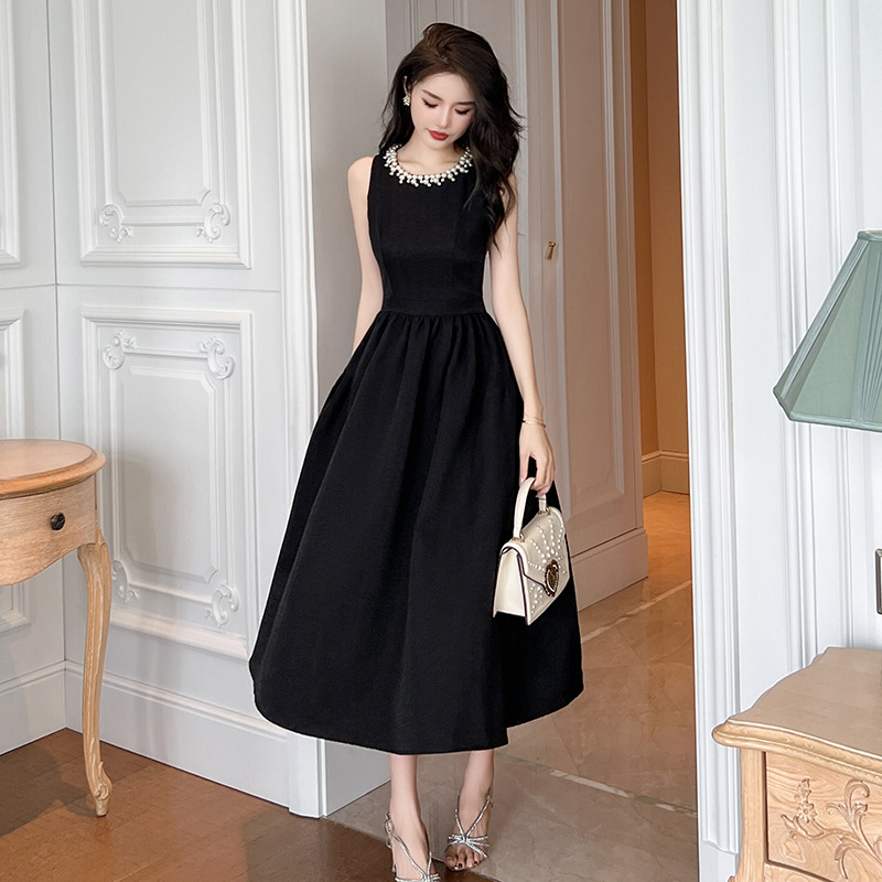 Long sleeveless black big skirt dress for women