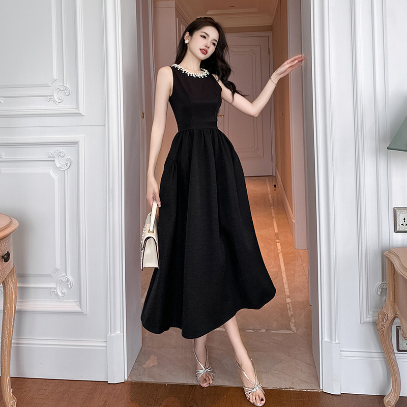 Long sleeveless black big skirt dress for women