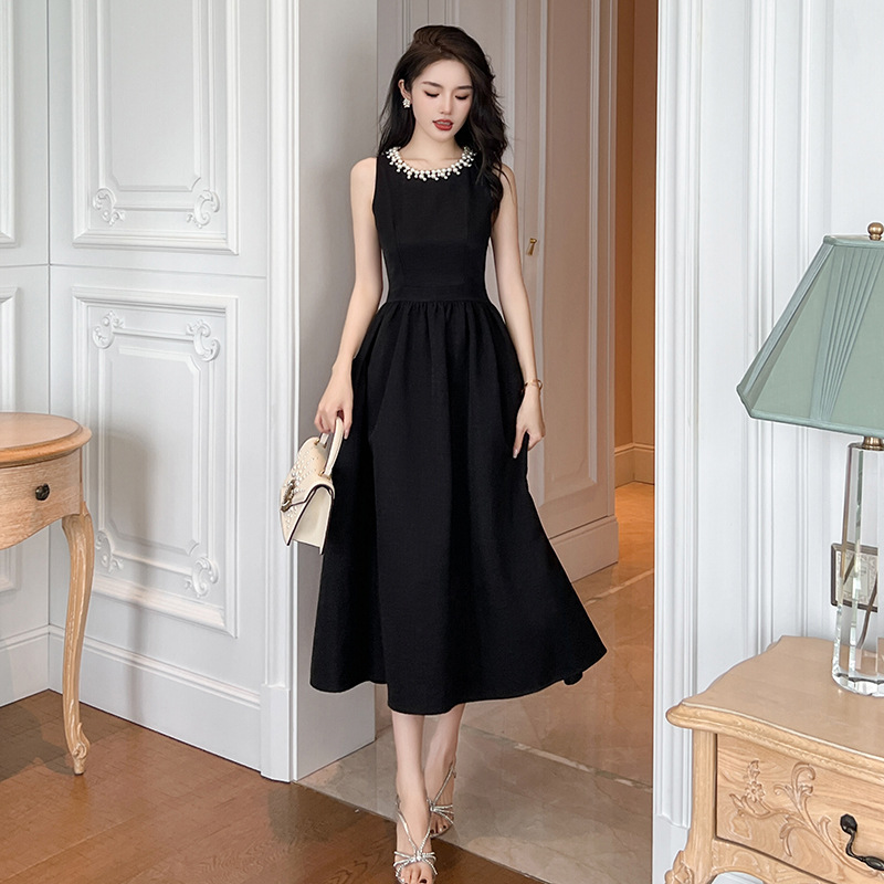 Long sleeveless black big skirt dress for women