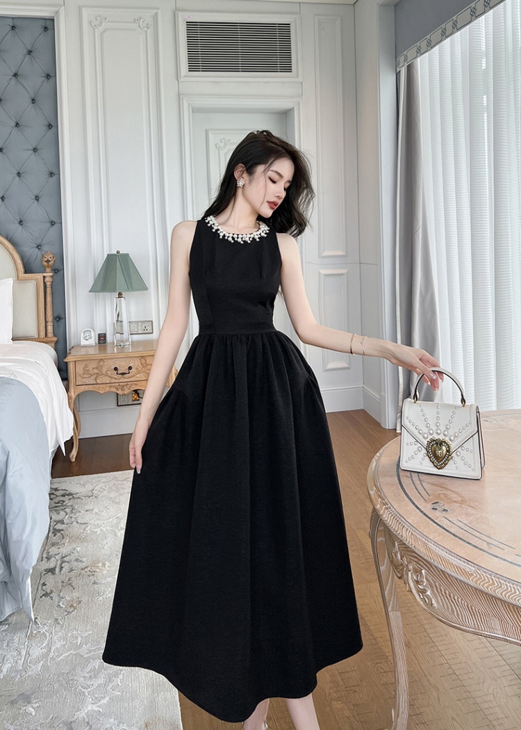 Long sleeveless black big skirt dress for women