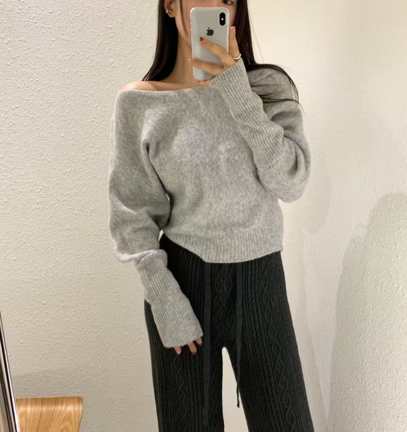 Tender flat shoulder pullover Korean style sweater