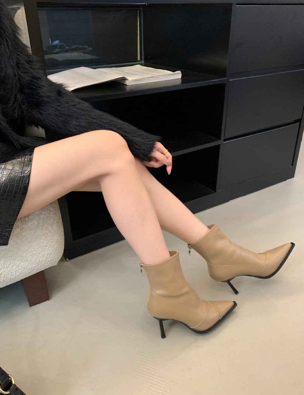 Temperament fashionable small short boots pointed fine-root boots