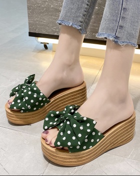 Polka dot simple thick crust slippers for women