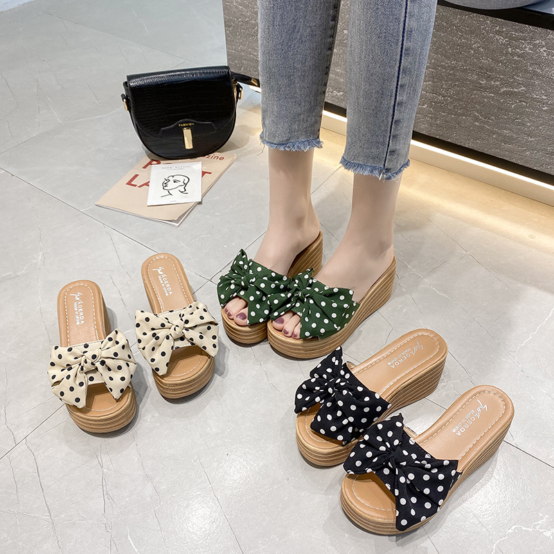 Polka dot simple thick crust slippers for women