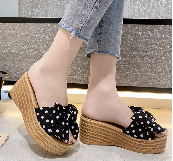 Polka dot simple thick crust slippers for women